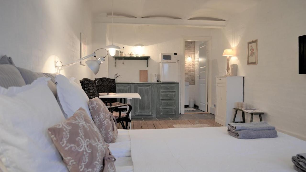 Store Ejlstrup Bed & Breakfast Оденсе Экстерьер фото