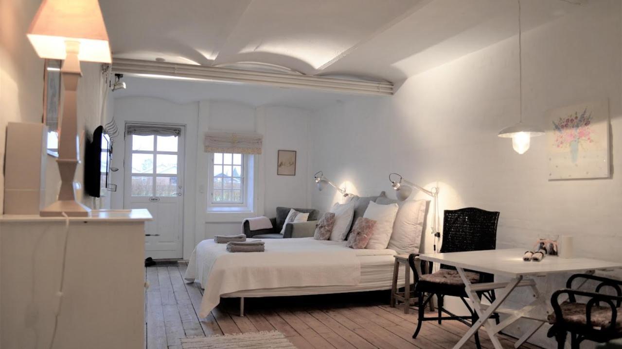 Store Ejlstrup Bed & Breakfast Оденсе Экстерьер фото