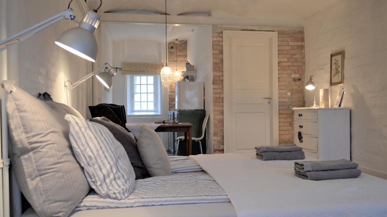 Store Ejlstrup Bed & Breakfast Оденсе Экстерьер фото