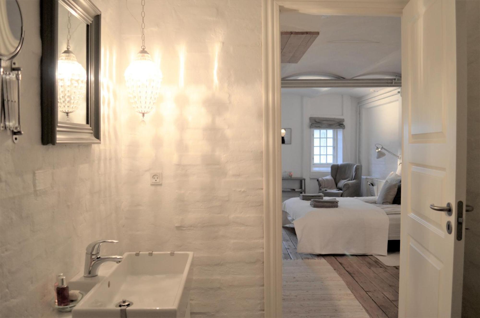 Store Ejlstrup Bed & Breakfast Оденсе Экстерьер фото